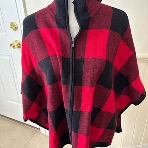 NWT Woman’s Jones New York Black And Red Checked Zippered Poncho Size S/M